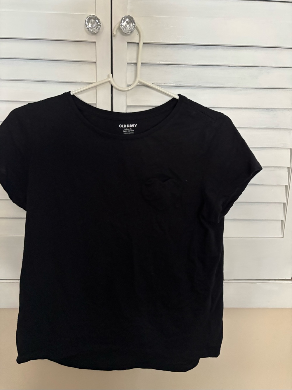 Youth girls size:14/16+ short sleeve top with heart pocket